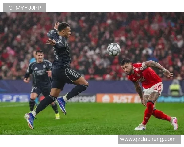 欧冠激战：本菲卡与巴黎圣日耳曼互交白卷红牌事件引发全场热议