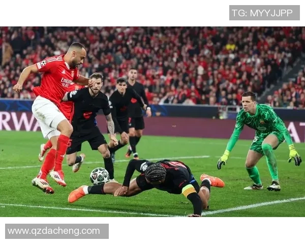 意甲赛场惊现冷门巴萨狂胜尤文图斯四球引发全场沸腾 意甲赛场惊现冷门巴萨狂胜尤文图斯四球引发全场沸腾